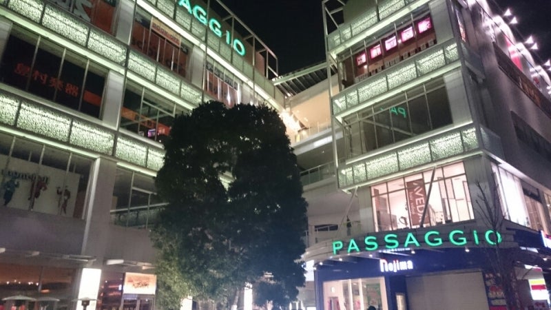 「PASSAGGIO」ビル外観の夜景(店回りの街の実景)(2016-03-06)